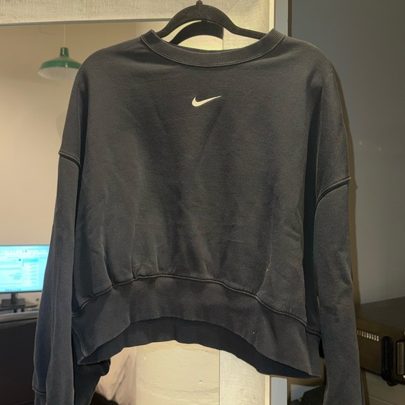 Nike Women's Black Cropped Hoodie - Picture 1 of 3